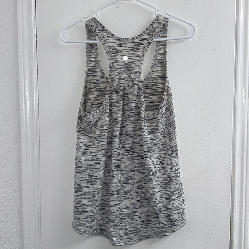 Lululemon Salute the Sun Singlet II
Tiger Space Dye Black White size 6 - Picture 8 of 10